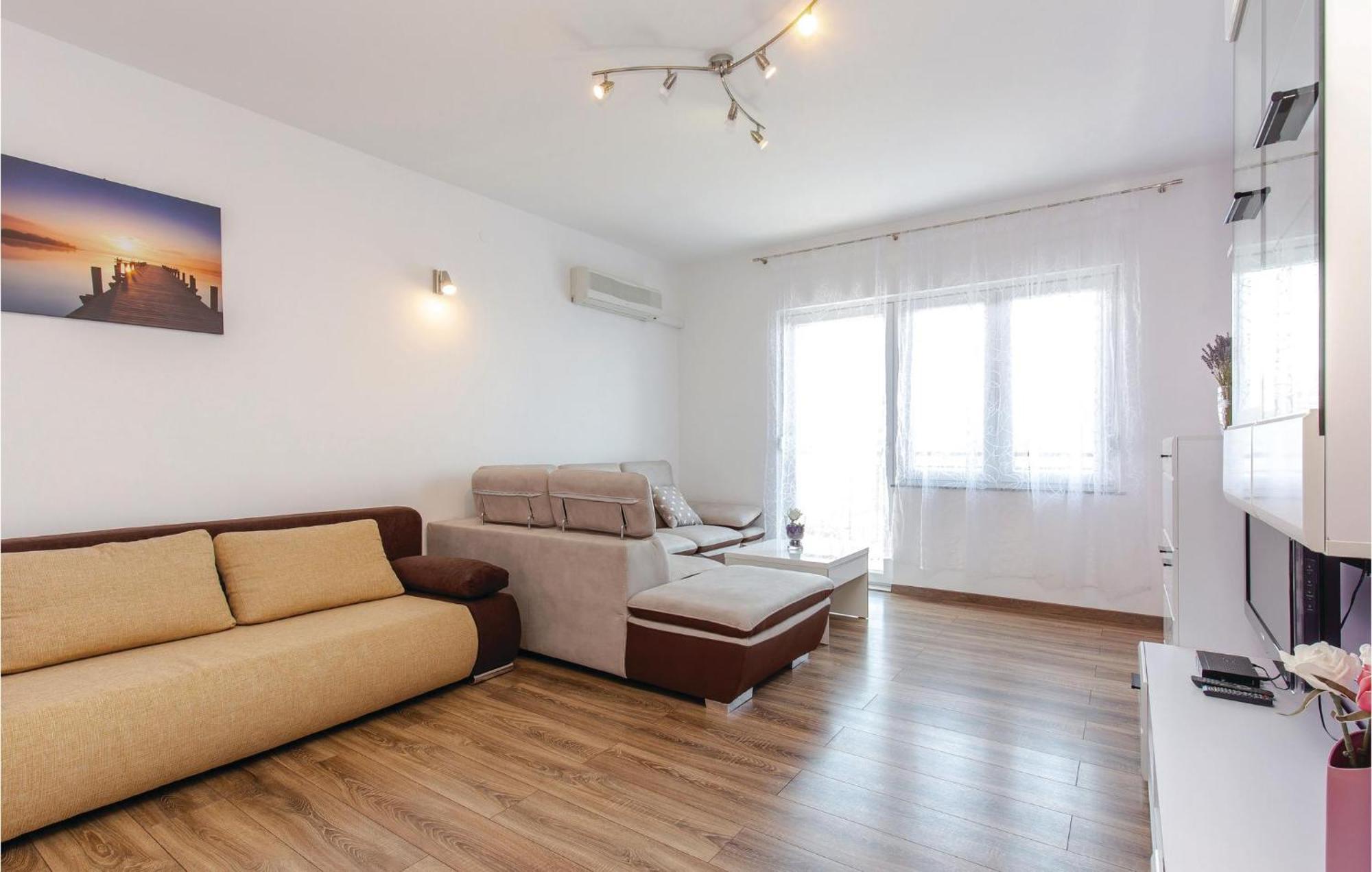 Gorgeous Apartment In Crikvenica With Kitchen Екстериор снимка